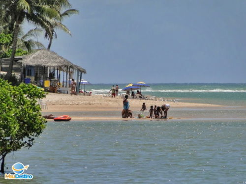 Barra de Jacuípe, atração nos arredores de Salvador