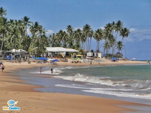 Praia de Guarajuba, atração nos arredores de Salvador