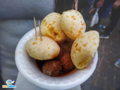 Bola de carne ao molho de tomate com pão de queijo - Festival de Gastronomia Rural de Itapecerica-MG