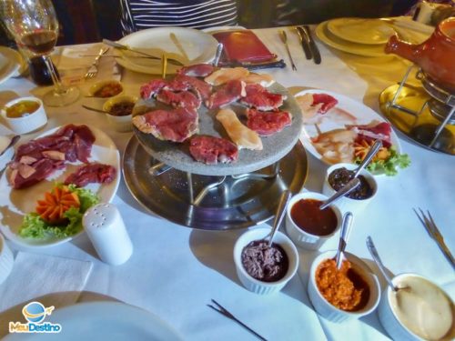 Fondue de Carne - Restaurante Colosseo - Onde comer em Gramado-RR