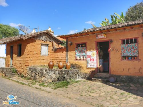 Construções em adobe - Distrito de Bichinho - Vitoriano Veloso-MG