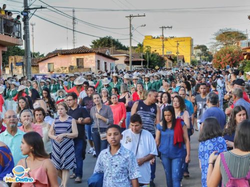 Terno se apresentando