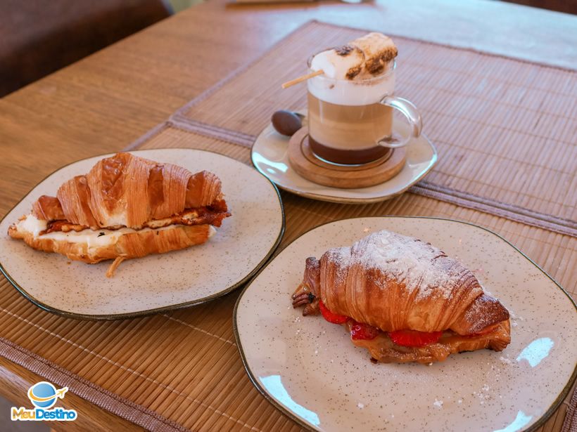 Croissant Queijo Canastra e Morangoffe