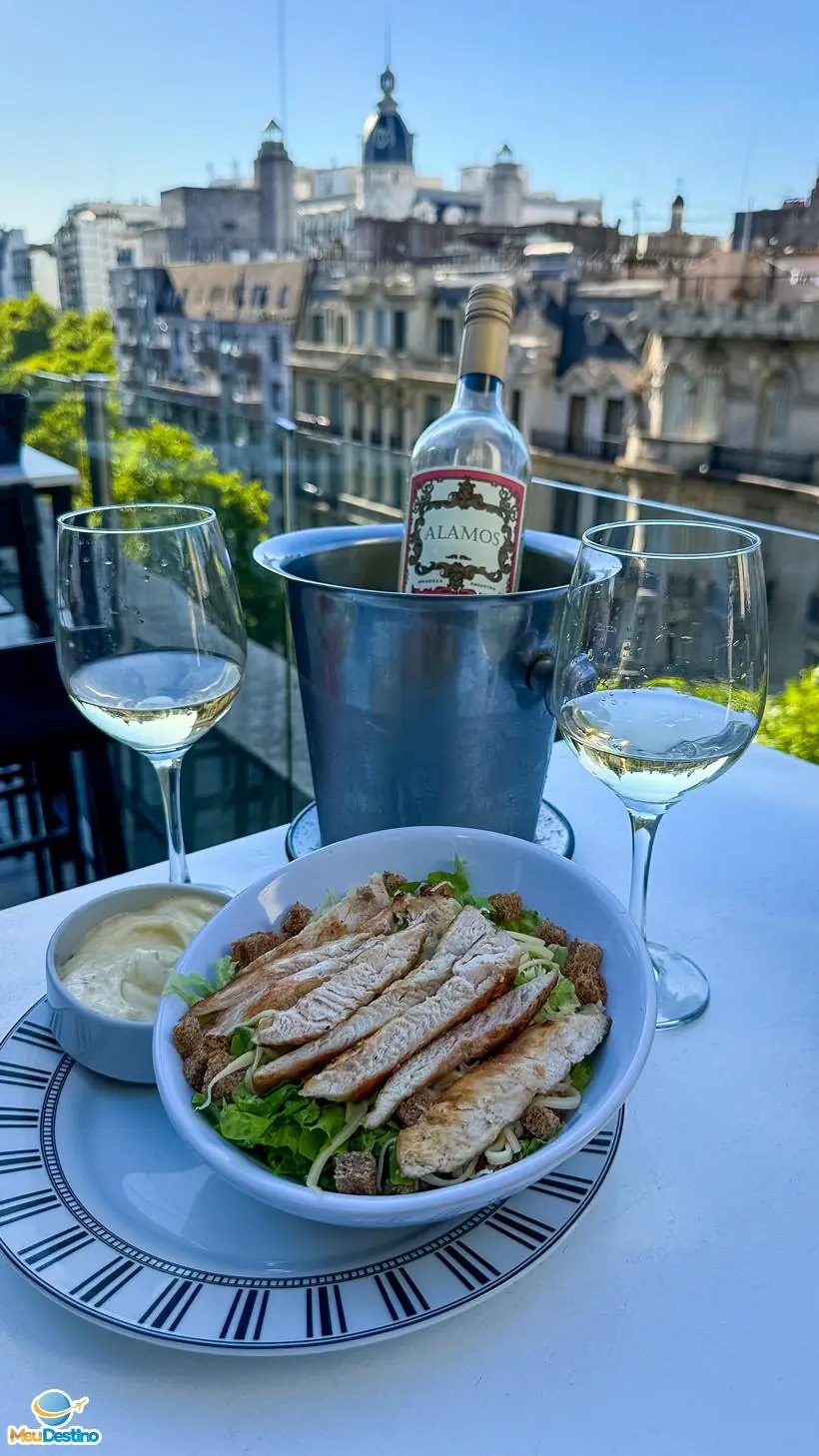 Ensalada Caesar - Dome Rooftop Bar - Hotel Tango de Mayo - Bar de terraço em Buenos Aires - Argentina