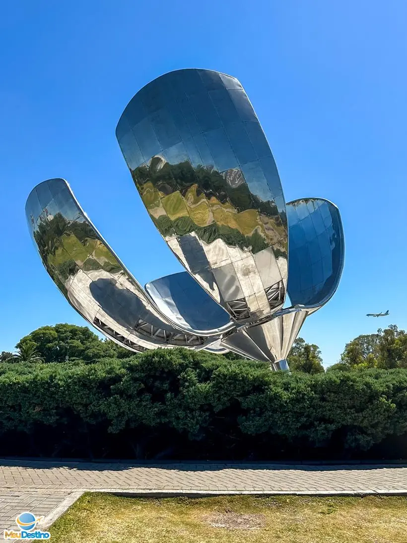 Floralis Genérica (Flor metálica) - Recoleta - Buenos Aires - Argentina